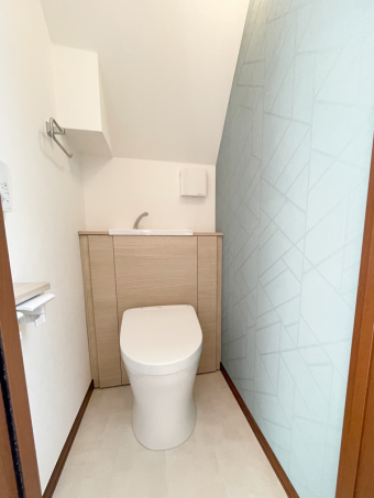 アクセントクロス効果で明るいトイレ 大田区N様邸 アクセントクロス効果で明るいトイレ 大田区N様邸